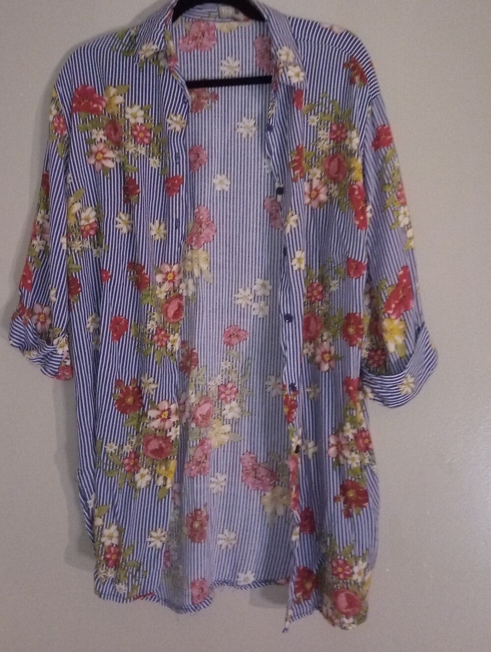 White Blue Multicolored Floral Blouse Size Medium Women